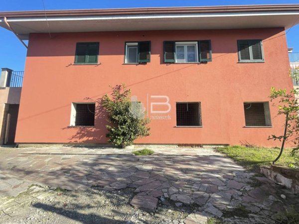 casa indipendente in vendita a Castelnuovo Magra
