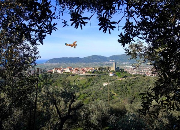 casa indipendente in vendita a Castelnuovo Magra in zona Colombiera