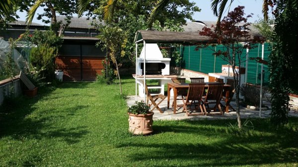 casa indipendente in vendita a Castelnuovo Magra