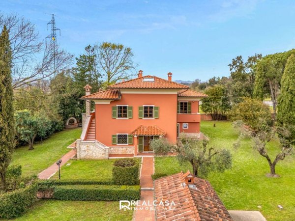 casa indipendente in vendita a Castelnuovo Magra in zona Colombiera