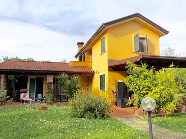 casa indipendente in affitto a Castelnuovo Magra in zona Vallecchia