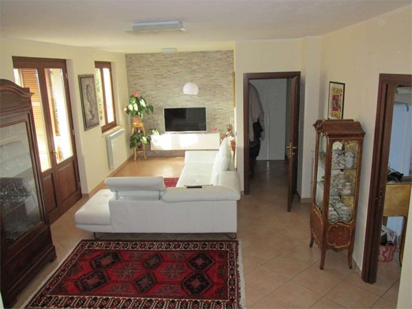 casa indipendente in vendita a Castelnuovo Magra