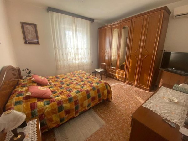 casa indipendente in vendita a Castelnuovo Magra