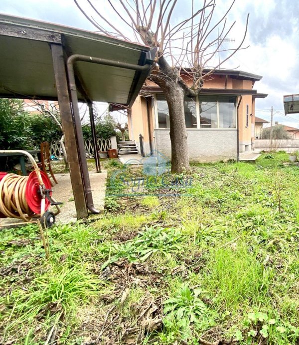 casa indipendente in vendita a Castelnuovo Magra in zona Molicciara