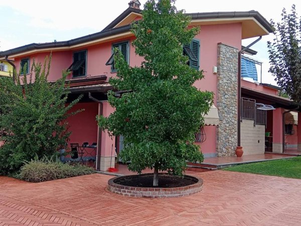 casa indipendente in vendita a Castelnuovo Magra