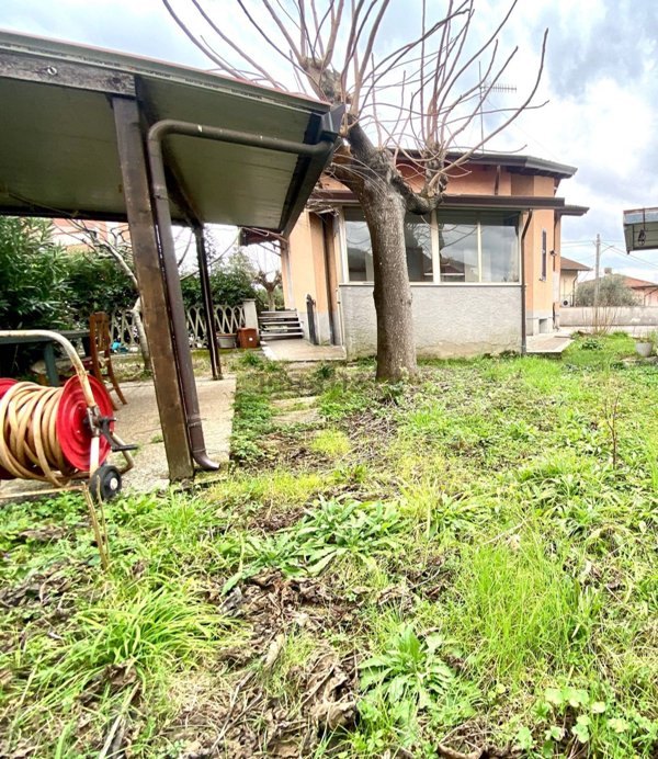 casa indipendente in vendita a Castelnuovo Magra in zona Molicciara