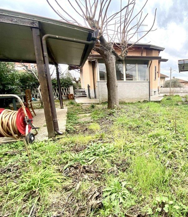 negozio in vendita a Castelnuovo Magra in zona Molicciara