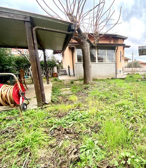 casa indipendente in vendita a Castelnuovo Magra in zona Molicciara