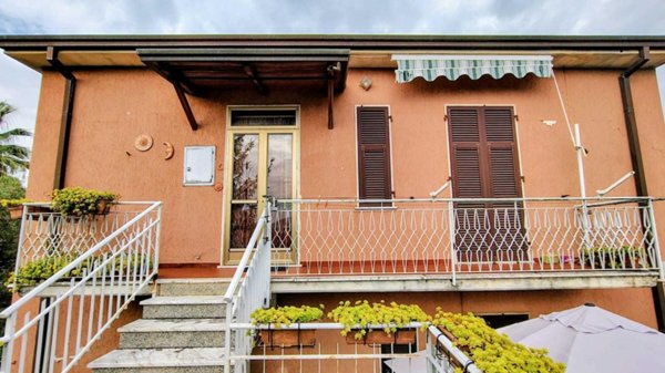casa indipendente in vendita a Castelnuovo Magra in zona Molicciara