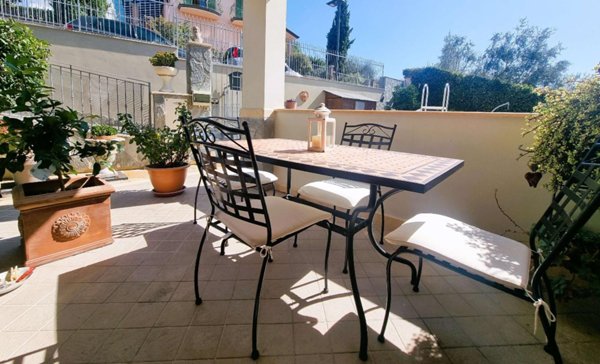 casa indipendente in vendita a Castelnuovo Magra