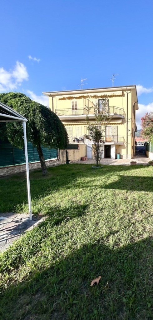 casa indipendente in vendita a Castelnuovo Magra
