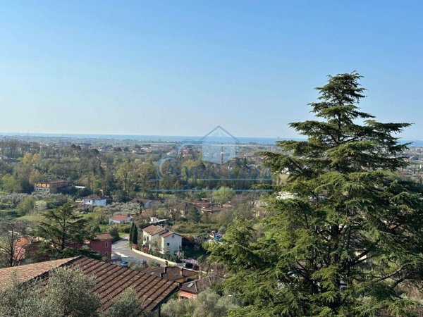 casa indipendente in vendita a Castelnuovo Magra
