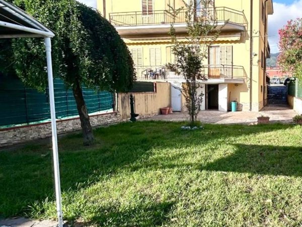 casa indipendente in vendita a Castelnuovo Magra in zona Molicciara