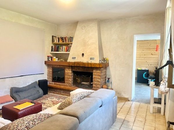 casa indipendente in vendita a Castelnuovo Magra in zona Molicciara