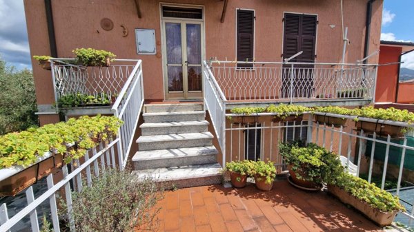 casa indipendente in vendita a Castelnuovo Magra in zona Molicciara