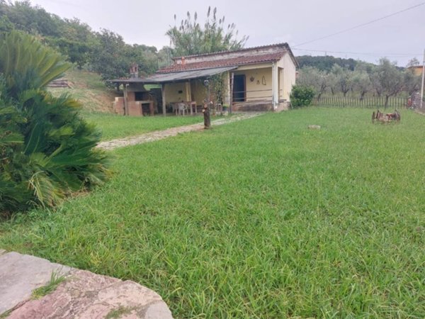 casa indipendente in vendita a Castelnuovo Magra