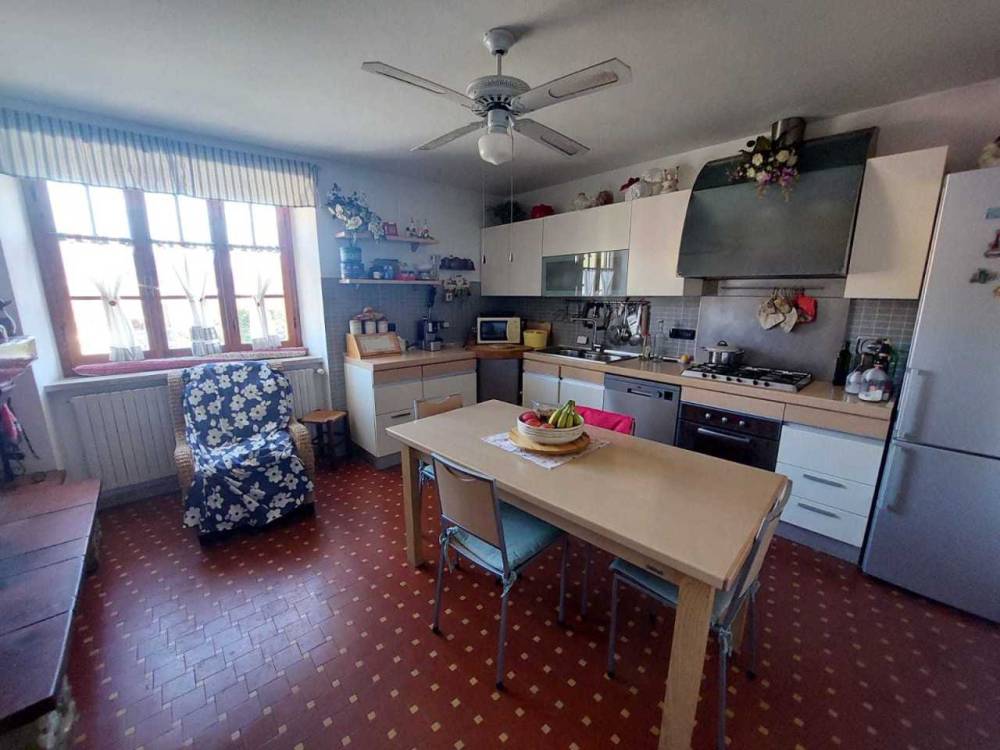 casa indipendente in vendita a Castelnuovo Magra