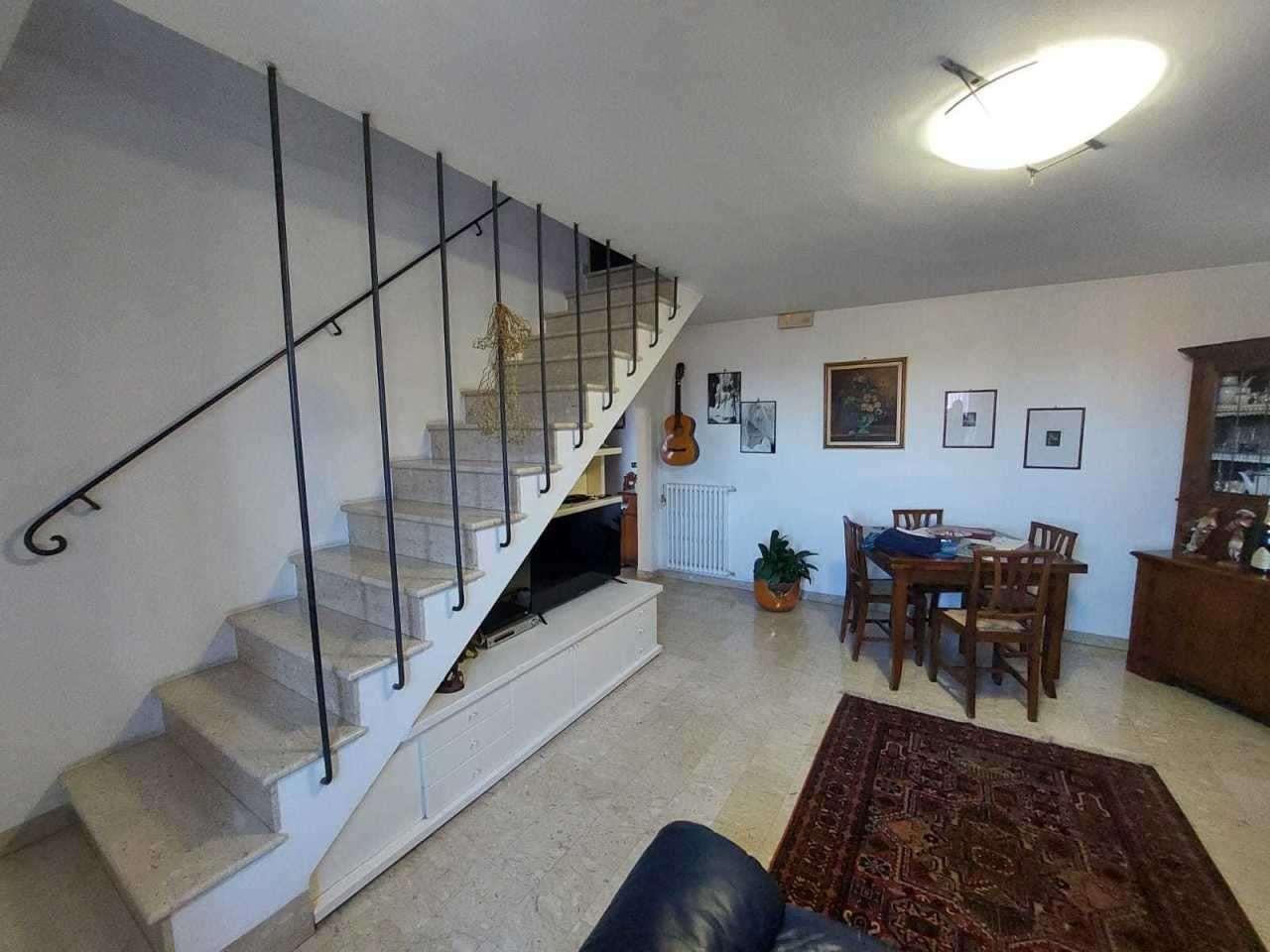 negozio in vendita a Castelnuovo Magra in zona Marciano