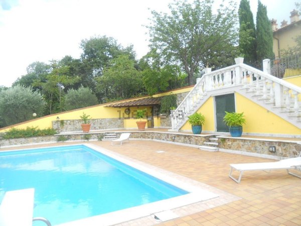 casa indipendente in vendita a Castelnuovo Magra in zona Palvotrisia