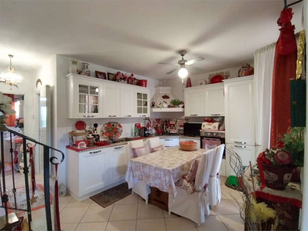 casa indipendente in vendita a Castelnuovo Magra in zona Molicciara