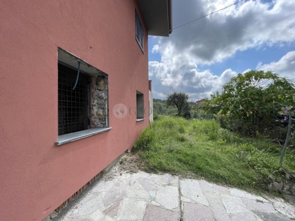 casa indipendente in vendita a Castelnuovo Magra