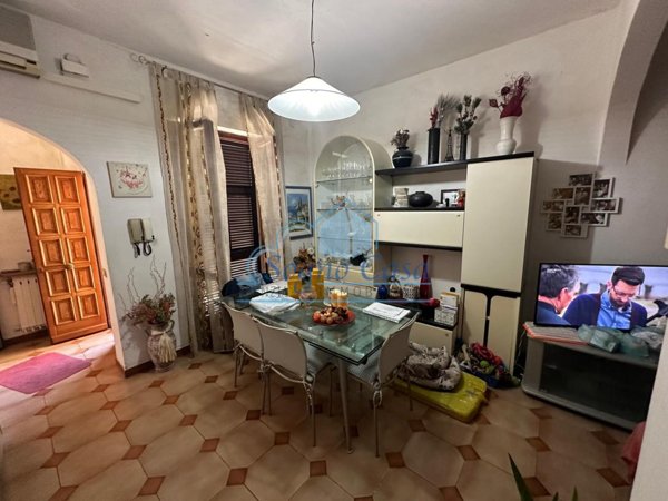 casa indipendente in vendita a Castelnuovo Magra in zona Colombiera