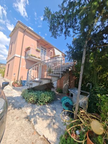 casa indipendente in vendita a Castelnuovo Magra in zona Molicciara