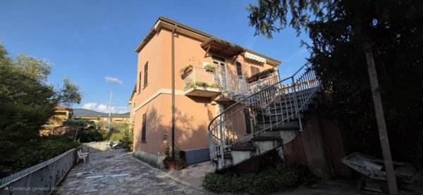 casa indipendente in vendita a Castelnuovo Magra in zona Molicciara
