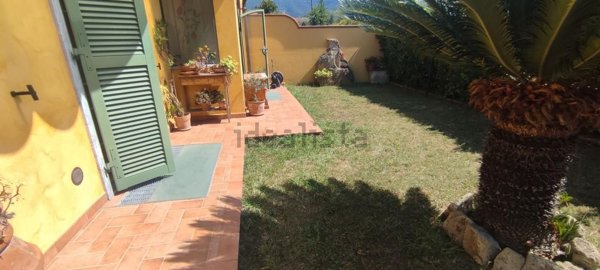 casa semindipendente in vendita a Castelnuovo Magra in zona Molicciara