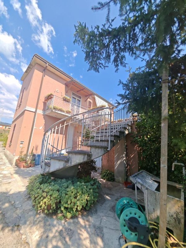 casa indipendente in vendita a Castelnuovo Magra in zona Molicciara