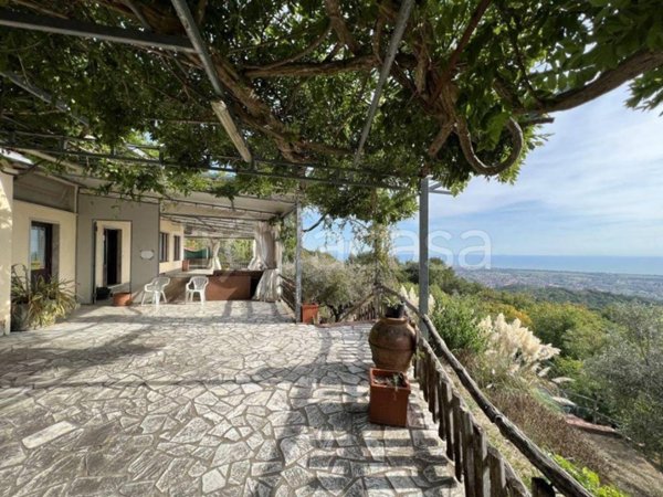 casa indipendente in vendita a Castelnuovo Magra