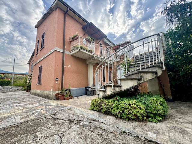 casa indipendente in vendita a Castelnuovo Magra in zona Molicciara