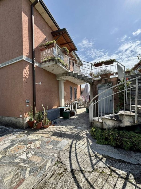 casa indipendente in vendita a Castelnuovo Magra