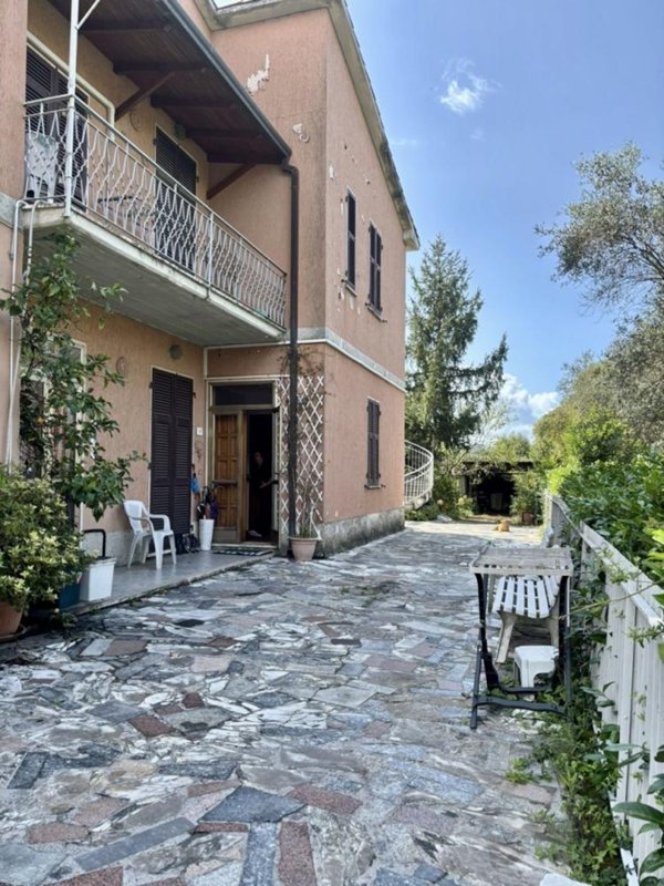 casa indipendente in vendita a Castelnuovo Magra