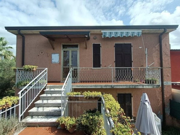 casa indipendente in vendita a Castelnuovo Magra in zona Molicciara