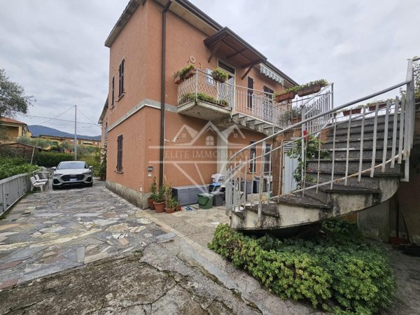 casa semindipendente in vendita a Castelnuovo Magra in zona Molicciara