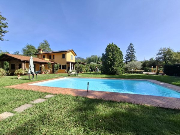 casa indipendente in vendita a Castelnuovo Magra in zona Molicciara