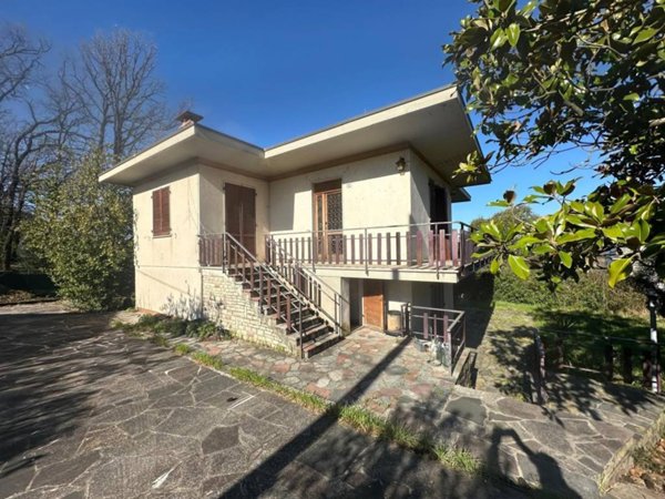 casa indipendente in vendita a Castelnuovo Magra