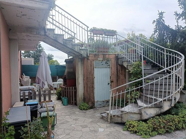 casa indipendente in vendita a Castelnuovo Magra in zona Molicciara