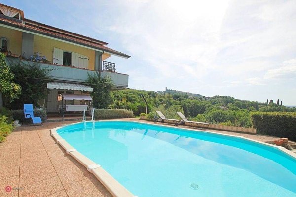 casa indipendente in vendita a Castelnuovo Magra