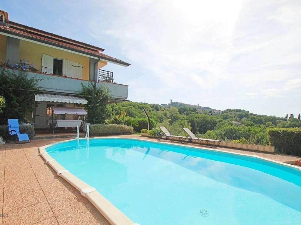 casa indipendente in vendita a Castelnuovo Magra