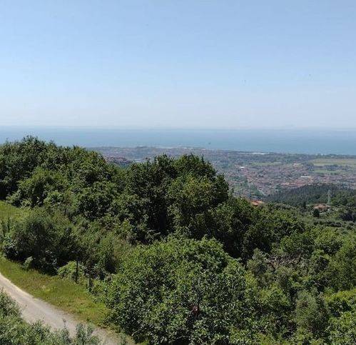 casa indipendente in vendita a Castelnuovo Magra