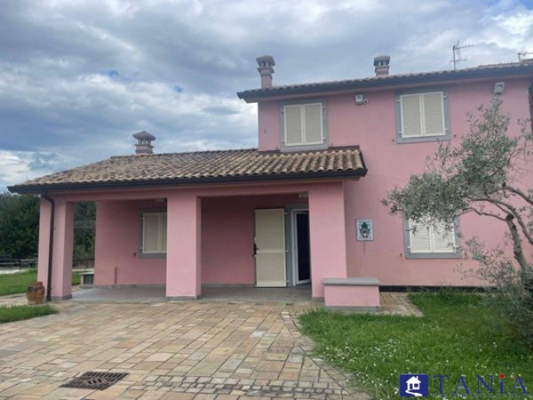 casa indipendente in vendita a Castelnuovo Magra in zona Molicciara