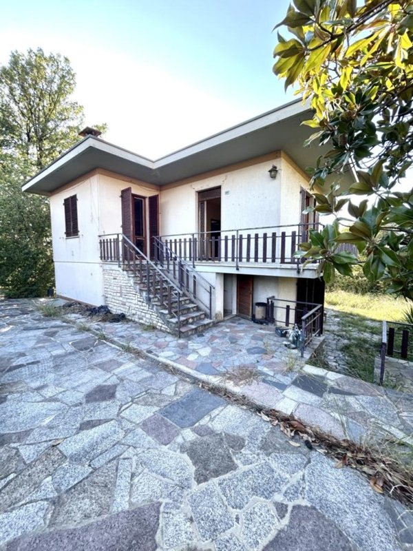 casa indipendente in vendita a Castelnuovo Magra