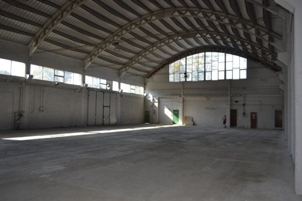 locale commerciale in vendita a Castelnuovo Magra