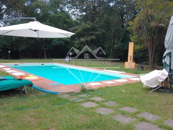 casa indipendente in vendita a Castelnuovo Magra in zona Colombiera