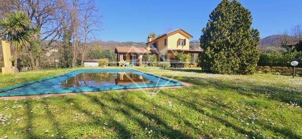 casa indipendente in vendita a Castelnuovo Magra in zona Colombiera