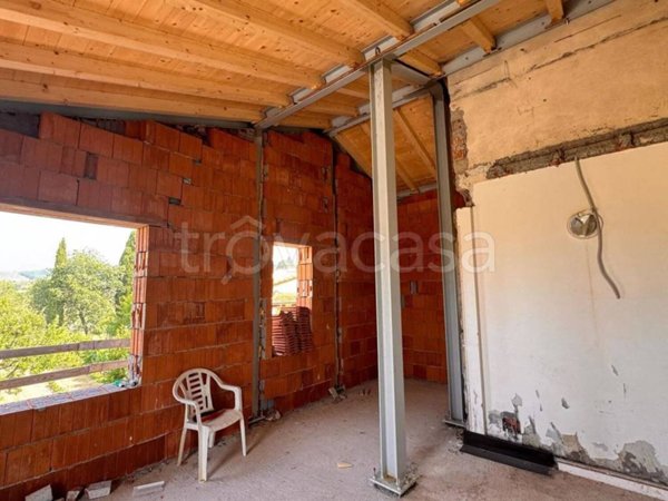 casa indipendente in vendita a Castelnuovo Magra in zona Molicciara