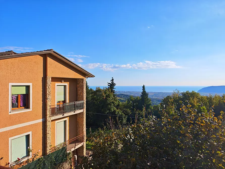 casa indipendente in vendita a Castelnuovo Magra in zona Vallecchia