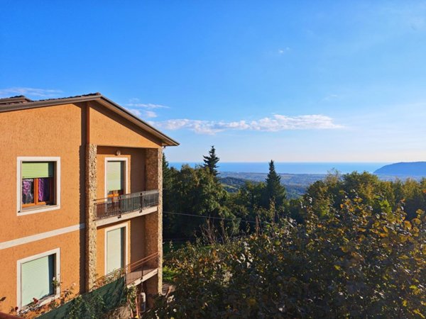 casa indipendente in vendita a Castelnuovo Magra in zona Vallecchia